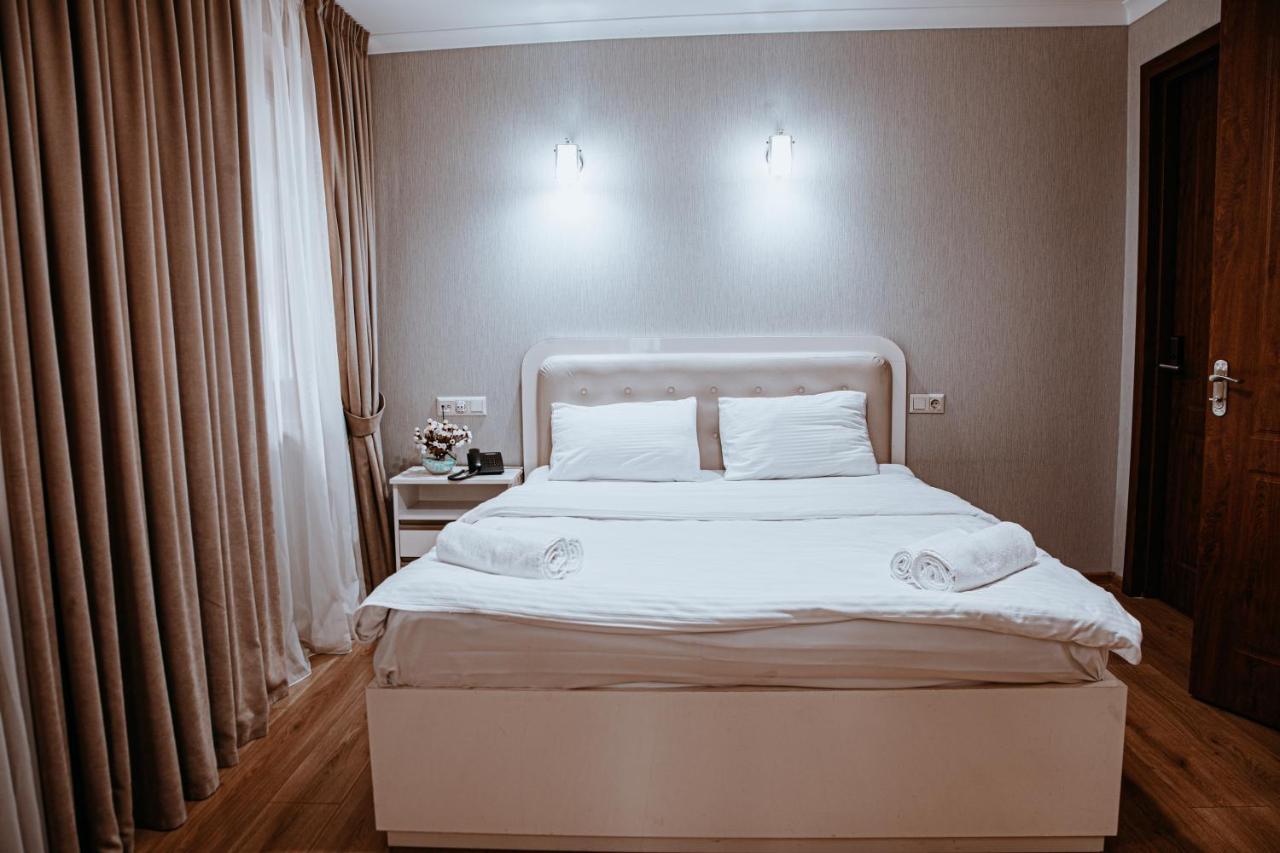 Sama Grand Hotel Tiflis Dış mekan fotoğraf