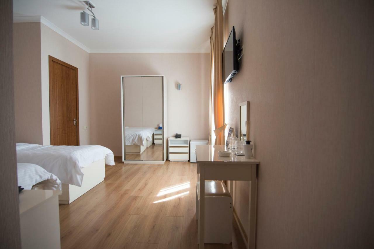 Sama Grand Hotel Tiflis Dış mekan fotoğraf