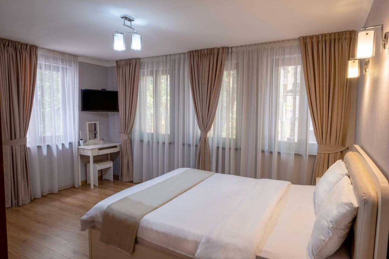 Sama Grand Hotel Tiflis Dış mekan fotoğraf