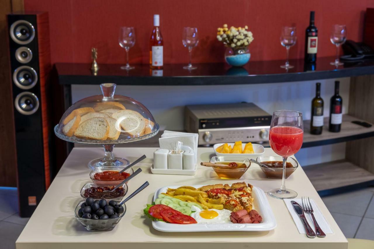 Sama Grand Hotel Tiflis Dış mekan fotoğraf