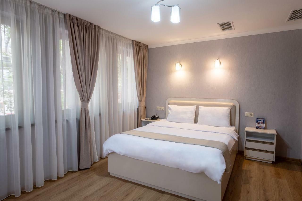 Sama Grand Hotel Tiflis Dış mekan fotoğraf